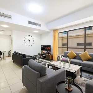 Хостел Moonlight Jbr - 2min Walk To Jbr Beach - Gym - 2min Metro Station - Poll, Дубай